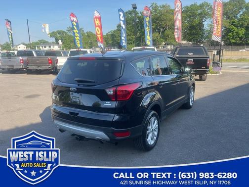 Agate Black Metallic 2019 Ford Escape SE