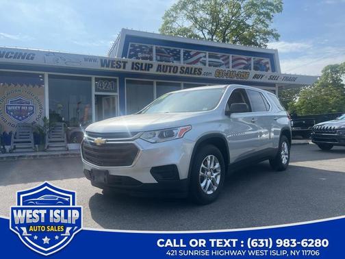 Silver Ice Metallic 2019 Chevrolet Traverse LS