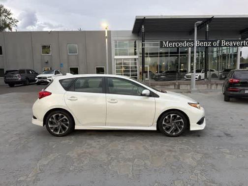 Blizzard Pearl 2017 Toyota Corolla iM Base
