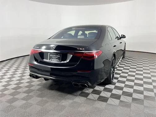 2024 Mercedes-Benz AMG S 63 E Base