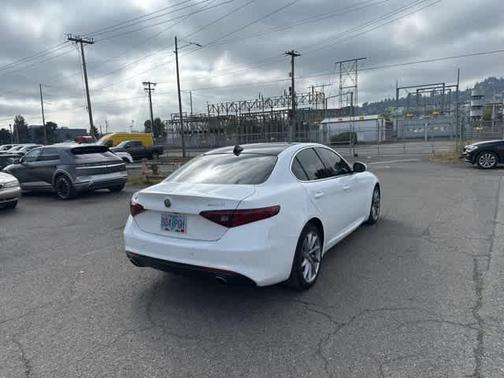 2017 Alfa Romeo Giulia Ti