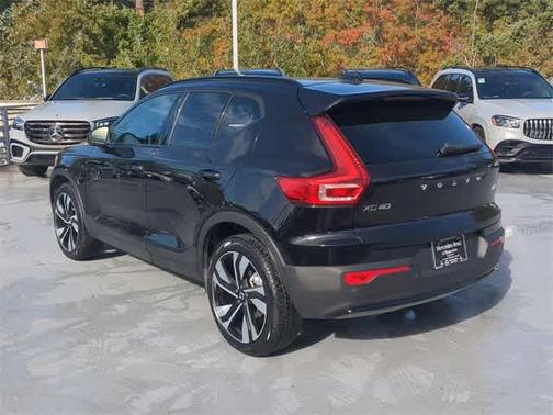 2025 Volvo XC40 B5 Plus Dark Theme