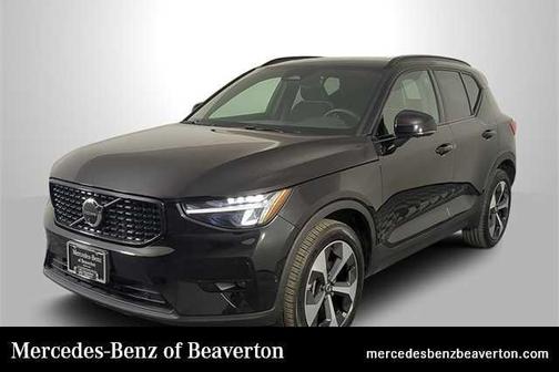 2025 Volvo XC40 B5 Plus Dark Theme