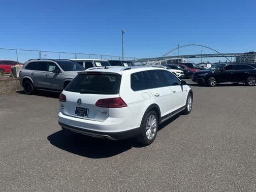 2017 Volkswagen Golf Alltrack TSI S