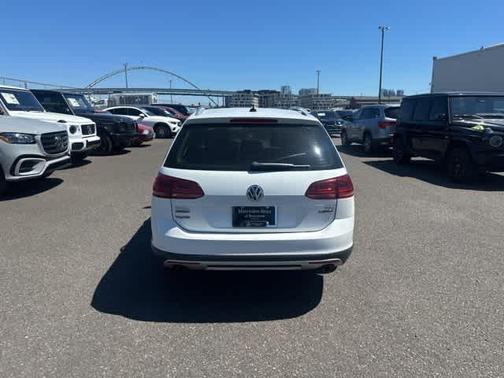 2017 Volkswagen Golf Alltrack TSI S