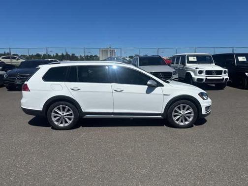 2017 Volkswagen Golf Alltrack TSI S