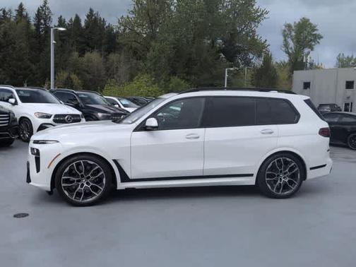 Alpine White 2024 BMW X7 xDrive40i