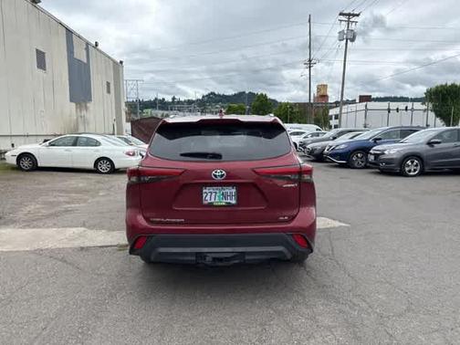 2022 Toyota Highlander Hybrid XLE