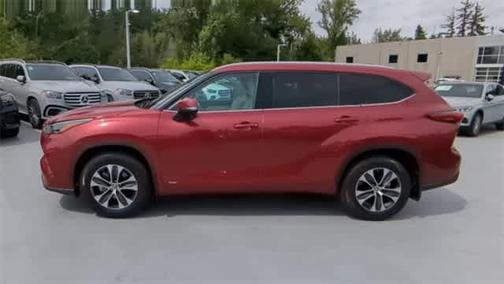 2022 Toyota Highlander Hybrid XLE