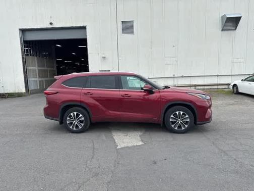 2022 Toyota Highlander Hybrid XLE
