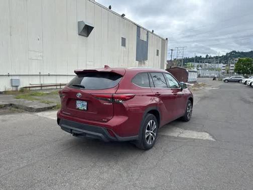 2022 Toyota Highlander Hybrid XLE