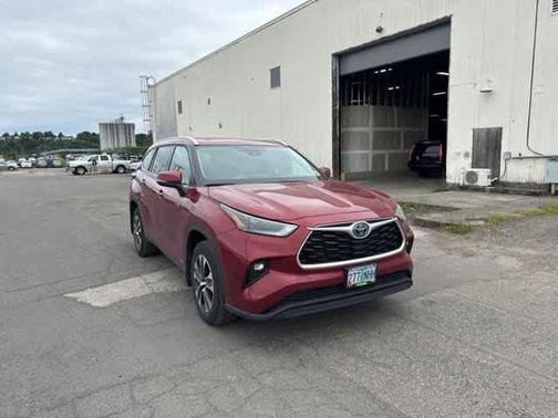 2022 Toyota Highlander Hybrid XLE
