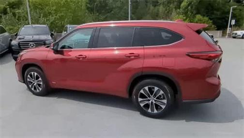 2022 Toyota Highlander Hybrid XLE