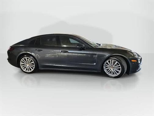 2018 Porsche Panamera 4