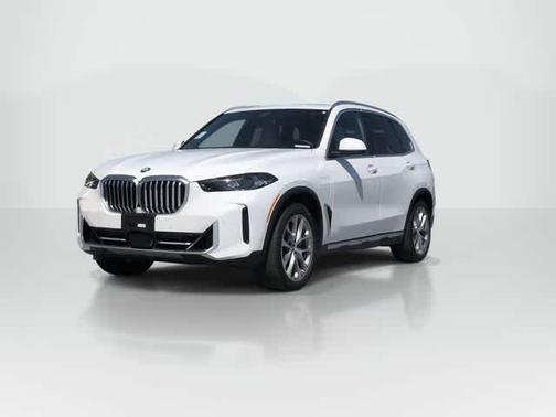 Alpine White 2024 BMW X5 PHEV xDrive50e