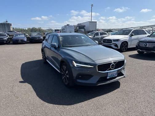 2022 Volvo V60 Cross Country T5