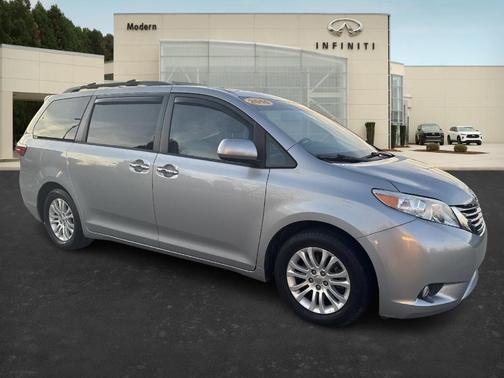 2016 Toyota Sienna XLE