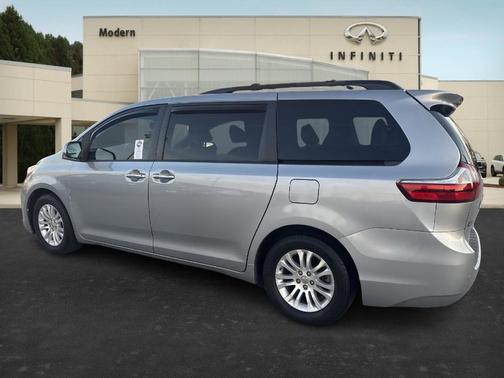 2016 Toyota Sienna XLE