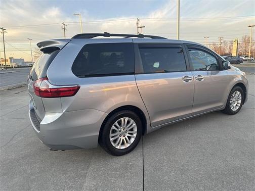 2016 Toyota Sienna XLE