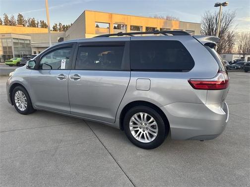 2016 Toyota Sienna XLE