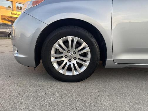 2016 Toyota Sienna XLE