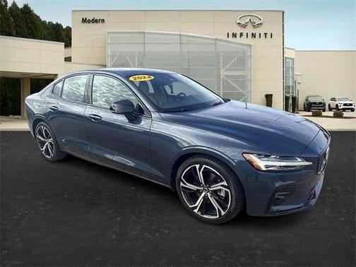 2024 Volvo S60 B5 Core Dark Theme