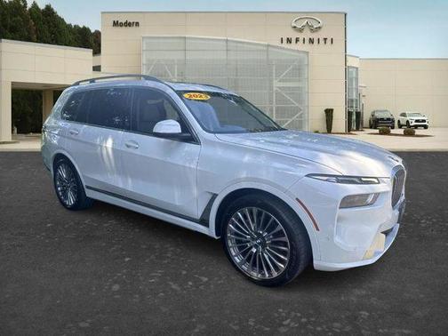 White 2023 BMW X7 xDrive40i