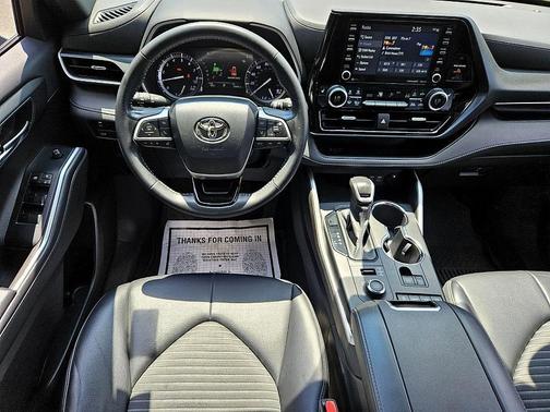 2022 Toyota Highlander XSE