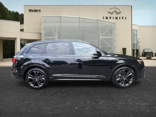 Mythos Black Metallic 2026 Audi Q7 PLUS