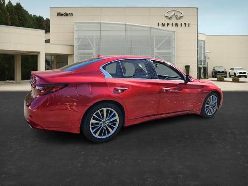2023 INFINITI Q50 LUXE