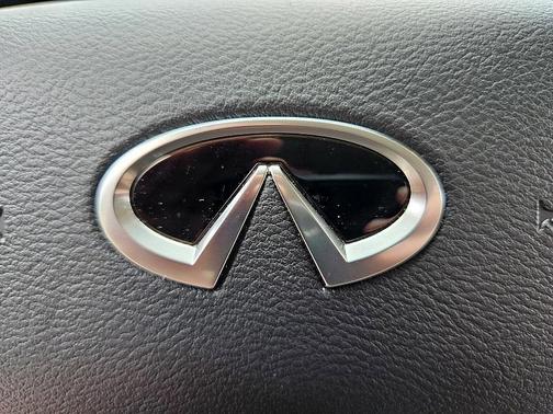 2025 INFINITI QX80 PURE