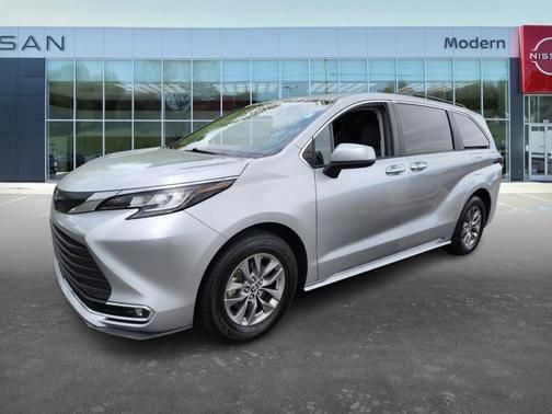 2023 Toyota Sienna XLE