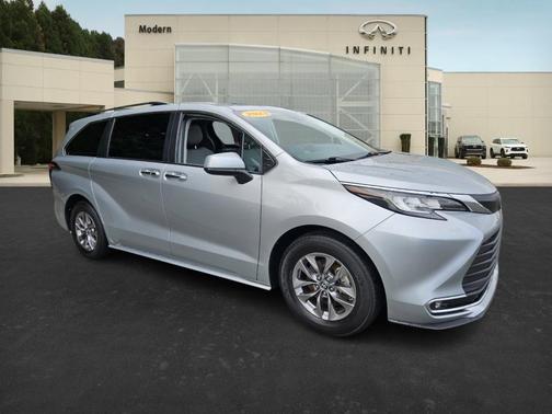2023 Toyota Sienna XLE