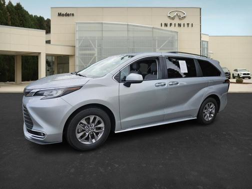 2023 Toyota Sienna XLE