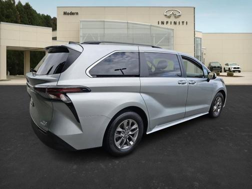2023 Toyota Sienna XLE