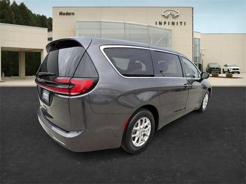 2023 Chrysler Pacifica Touring-L