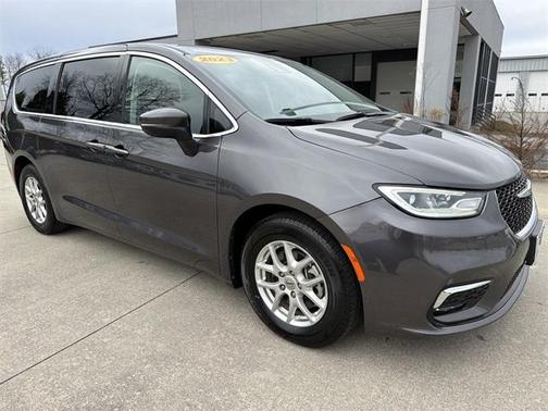 2023 Chrysler Pacifica Touring-L
