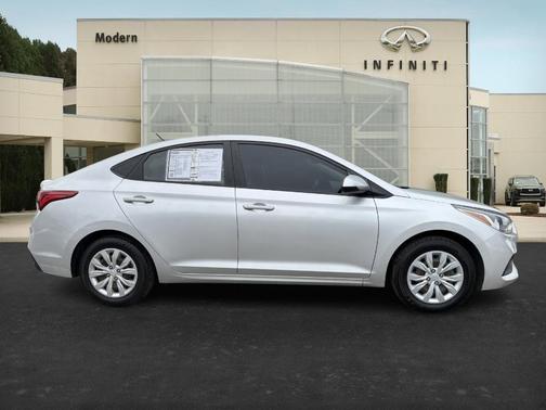 2020 Hyundai Accent SE