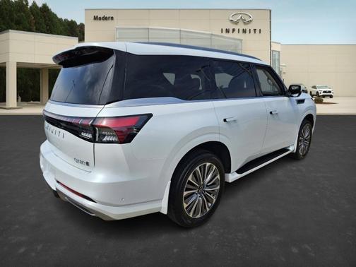 2025 INFINITI QX80 Luxe