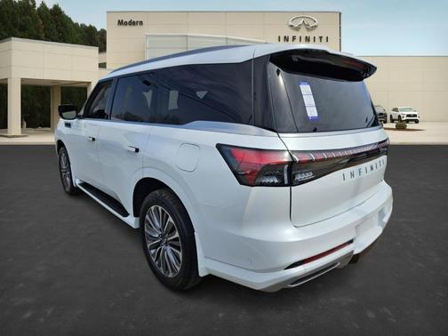 2025 INFINITI QX80 Luxe