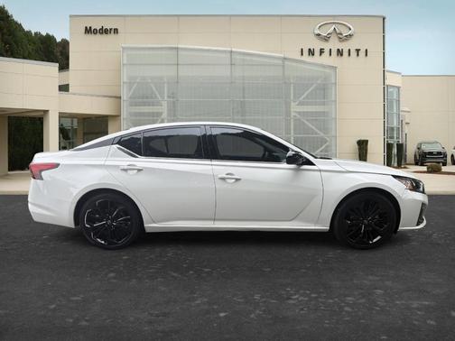 White 2024 Nissan Altima 2.5 SR