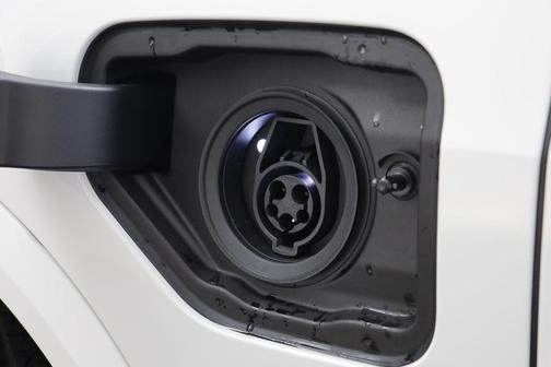 Alpine White 2026 BMW X5 PHEV xDrive50e