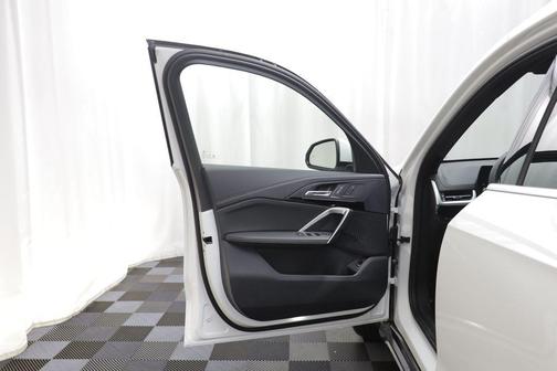 Alpine White 2027 BMW X1 xDrive28i