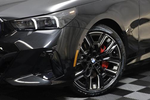 Black Sapphire Metallic 2026 BMW i5 M60