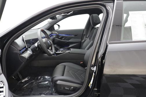 Black Sapphire Metallic 2026 BMW i5 M60