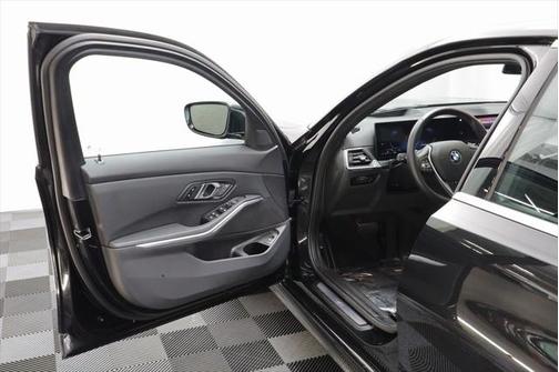 2024 BMW 330 i xDrive