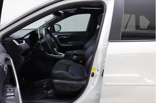 2020 Toyota RAV4 Hybrid SE