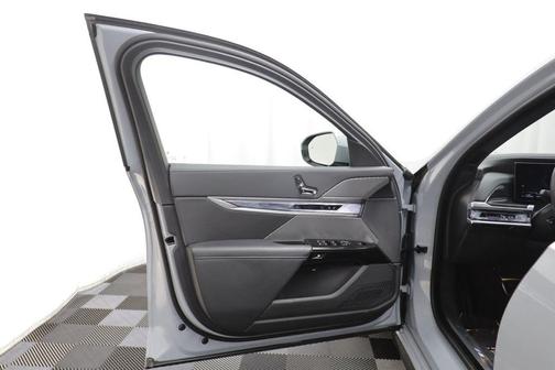 Brooklyn Grey Metallic 2025 BMW 750e i xDrive
