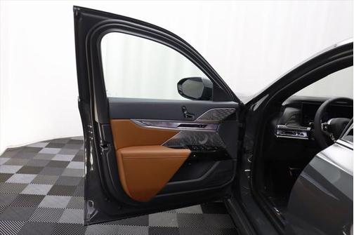 2025 BMW 740 i xDrive