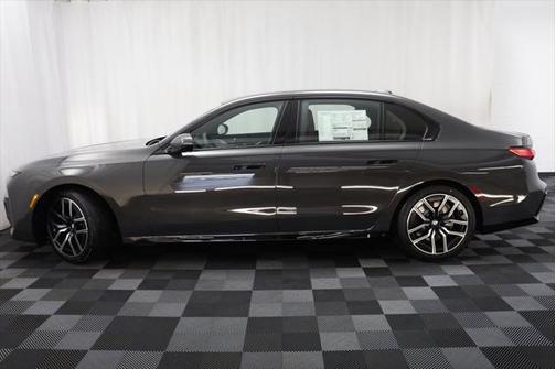 2025 BMW 740 i xDrive